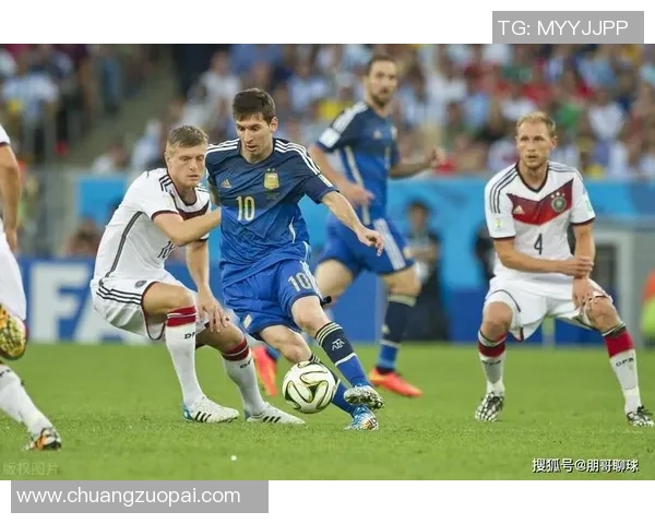 日本足球老牌球星回顾与分析 突破与挑战的职业生涯轨迹