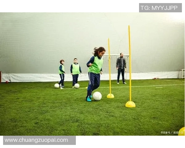 足球巨星装扮老人惊艳亮相展现运动与岁月交织魅力